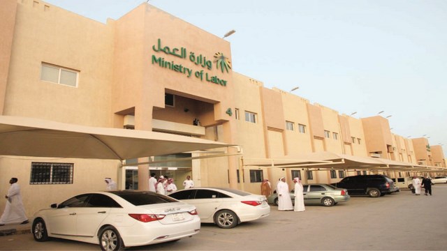 المصريون يتصدرون العمالة الوافدة بالسعودية.. والمحاسبون في المركز الأول