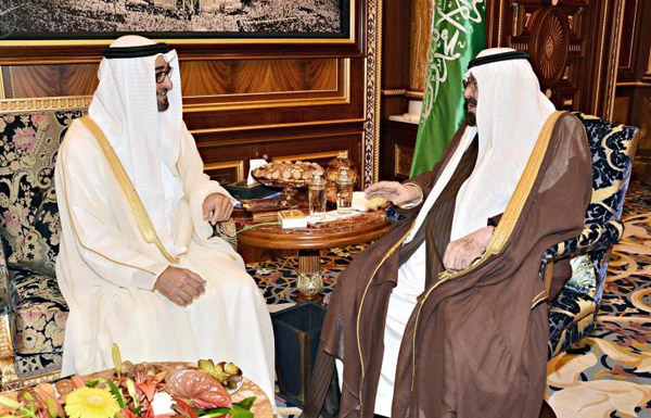 الإمارات والسعودية تحالفا مع إيران لإزاحة الإسلاميين من المشهد اليمني بأيادي الحوثيين