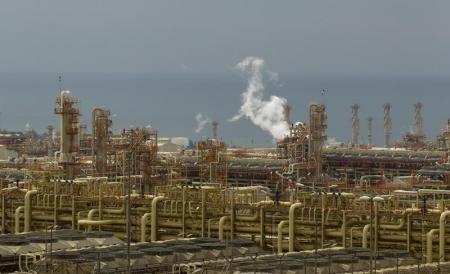  إيران تسعى لمضاعفة صادراتها النفطية في شهرين لدى رفع العقوبات 