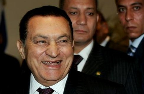  الحكم في قضية مبارك مؤشر على عودة النظام القديم 