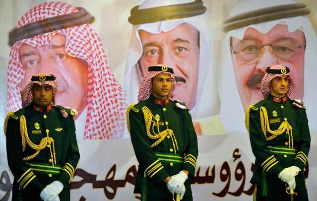 السعودية مقبلة على معركة طويلة لخلافة الملك .. والمشكلة ليست حكم سلمان أو مقرن 