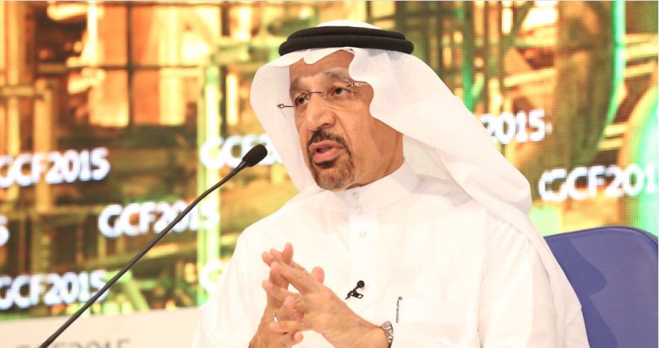 «أرامكو» تعلن تأجيل مشروعات وتضطر لإعادة التفاوض على بعض العقود مع استمرار هبوط النفط