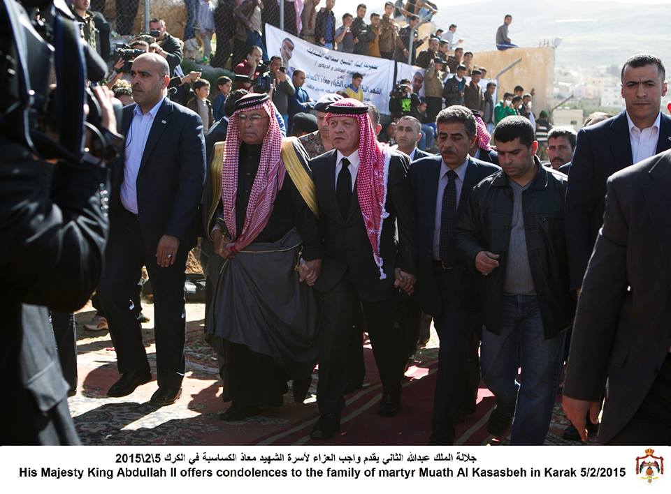 والد الكساسبة: الملك أبلغني بإغارة 30 طائرة أردنية على معاقل داعش بالرقة ووعدني بالثأر 