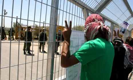 فلسطين .. خلايا النخاع من السجون تبعث الأمل لعائلة «لافي»