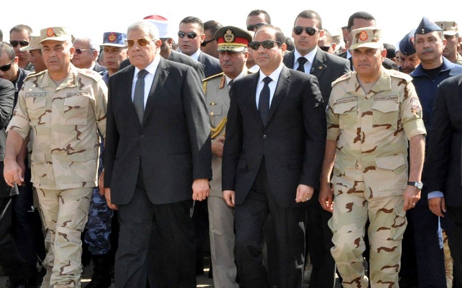 «السيسي» يتوعد بسرعة تنفيذ الأحكام وتشديد القوانين خلال تشييع جنازة النائب العام
